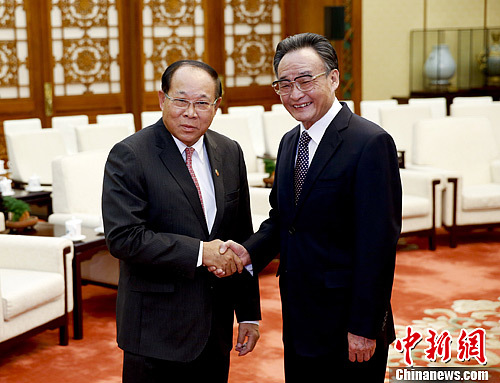 吴邦国晤泰国上议院议长:推进中泰关系深入发展