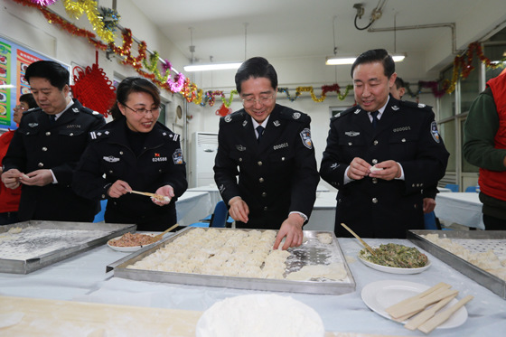 郭声琨除夕检查北京春节安保工作并慰问公安民警