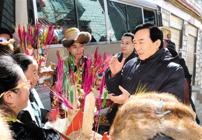 陈全国在拉萨与各族群众一起欢度春节藏历新年(图)