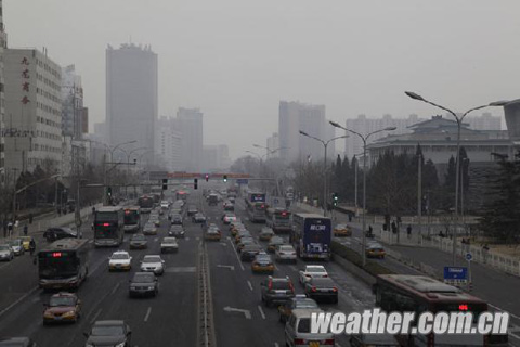 气象专家:北京雨雪难缓雾霾空气持续重度污染