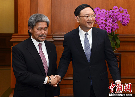 杨洁篪与文莱外交与贸易部长穆罕默德亲王会谈