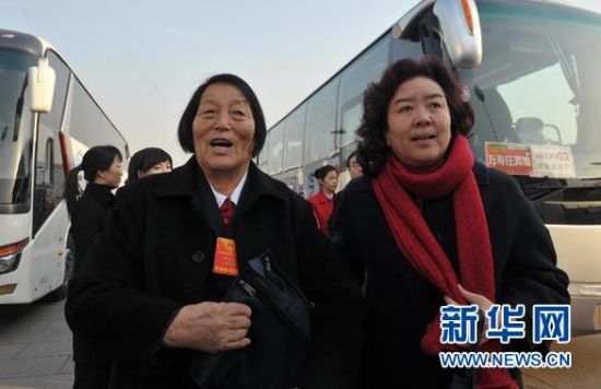 申纪兰代表:我是农民没水平但对党有感情(图)
