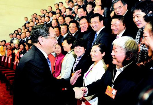 俞正声:充分尊重农民意愿推进农业转移人口市民化