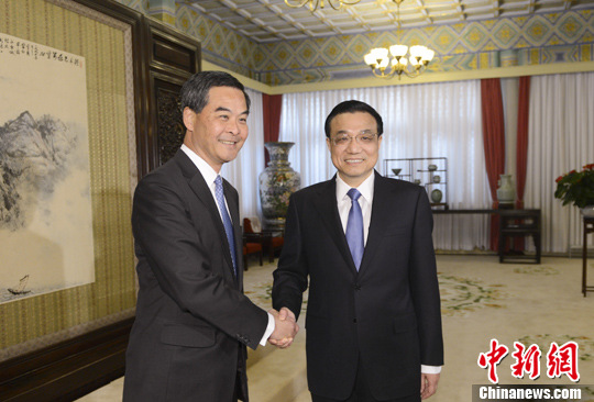 李克强会见梁振英崔世安