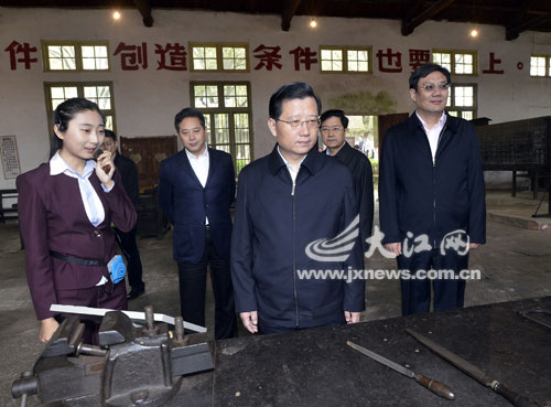 强卫重走江西新建县小平小道走访看望老同志