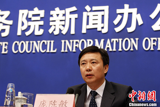 官方解释民众未及时领到救灾物资称已大有改观