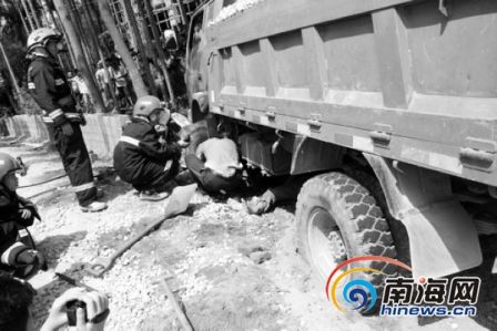 海南三亚3名学生疑遭协警追赶遇车祸全部身亡