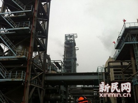 上海高桥石化一装置发生火灾起火处高达60米