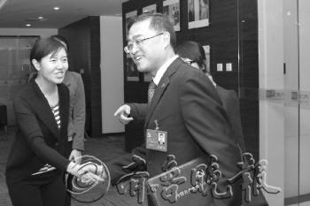骂人副省长陈鸣明另一面:排队捐款微博上爱管杂事