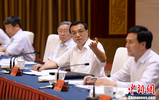 李克强:中国经济发展最大的回旋余地在中西部