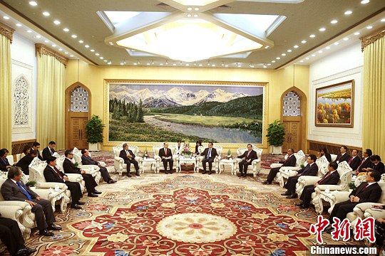 李克强会见东盟10国外长:扩大合作妥善处理分歧