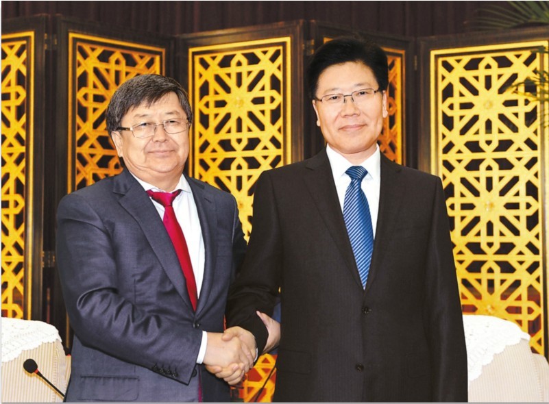 张春贤会见外国政要及国际组织代表(图)