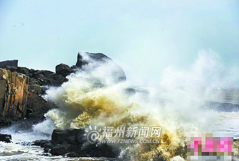 台风“天兔”袭粤福建沿海暴雨巨浪(图)
