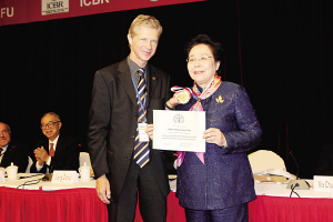 江泽慧获国际木材科学院杰出贡献奖(图)