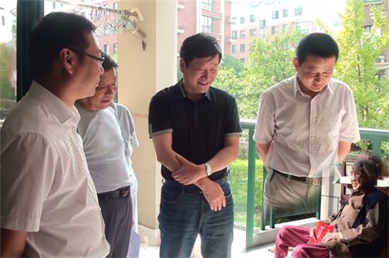 宁国就“副市长看望百岁老人PS照片”发情况说明
