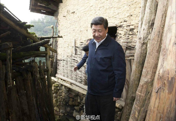 看住处、揭米仓、进猪圈:习近平苗寨看望特困户