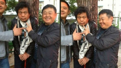 湖南接访人员与癌症访民合影:访民愁接访者笑