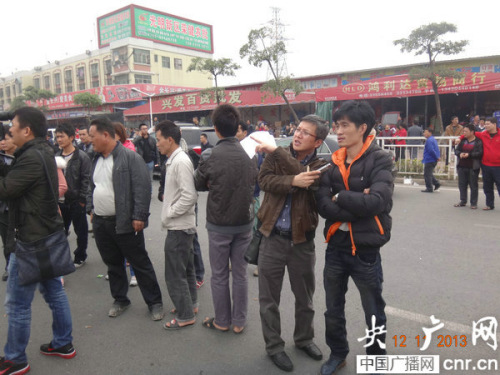 深圳今晨大火16人死亡近百人聚集讨说法无人应