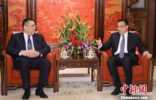 李克强会见澳门特别行政区行政长官崔世安