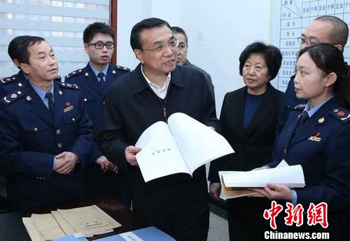 李克强:瞪起火眼金睛确保食品安全