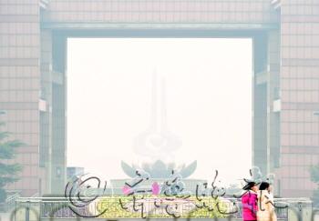 山东雾霾第三天气味刺鼻室外岗位却照常运作(图)