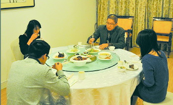 山东禁止一般性学习考察公务接待对象自付食宿费