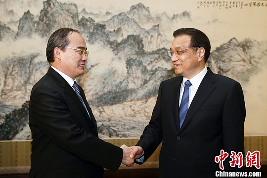 李克强会见越南祖国阵线中央委员会主席阮善仁