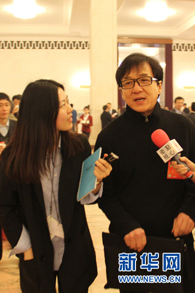 政协委员时间去哪儿了:成龙称拍电影做慈善(图)