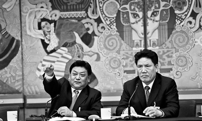 西藏人大常委会主任:“西藏境内没有僧人自焚”