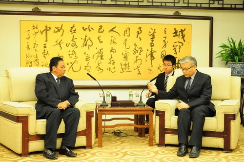 中方敦促马方继续加大搜救力度:要切实负起责任