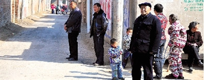 兰考村民:习近平一进院门就直奔厨房揭开锅盖看