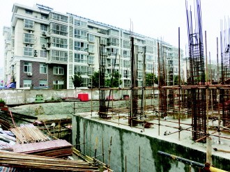 江苏盐城一楼盘施工致附近住宅“楼裂裂”(图)