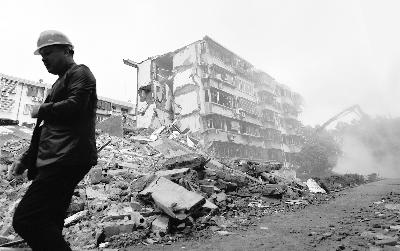 奉化开始拆除塌楼居民称去年6月即反映问题(图)