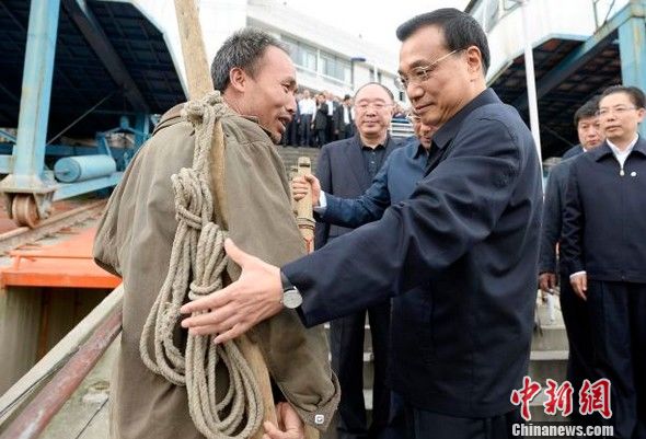 李克强:中国发展需要负重前行的“棒棒精神”