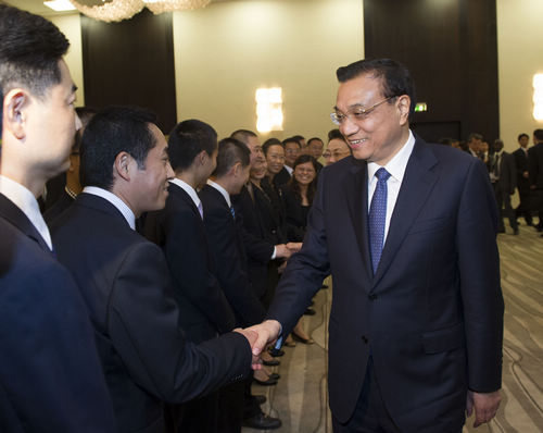 李克强鼓励援安医疗队:用心灵体会对方疾苦