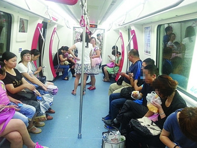 江苏无锡地铁站内禁喝水称怕液体泼洒引事故(图)
