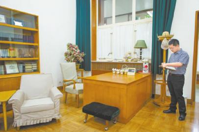 邓小平长女谈邓氏家风传承:无私才能无畏(图)(2)