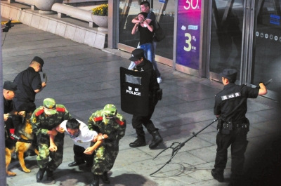 北京14个重点繁华区同时反恐演练傅政华现场督战(图)