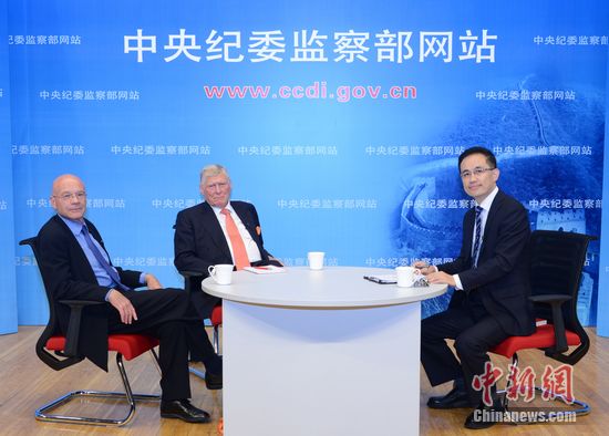 �������ѧ��Ӣ�ķ�̸���м�ί������Ұ�����۷���