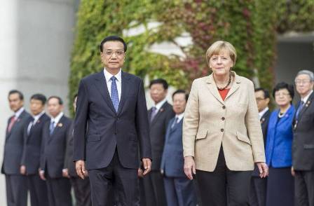 德国总理默克尔为李克强举行隆重欢迎仪式(图)