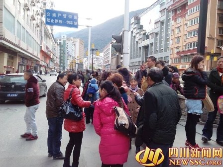 成昆线铁路部分列车受地震影响康定机场有墙体开裂