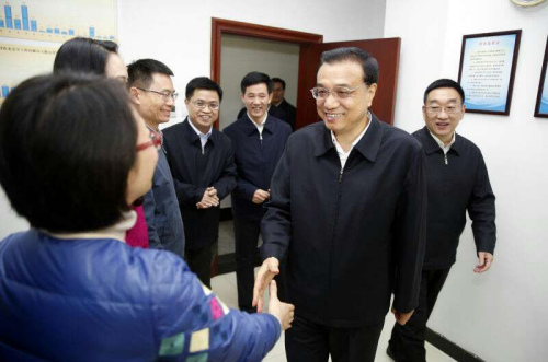 李克强考察水利部:两桶水见证村民饮水变迁