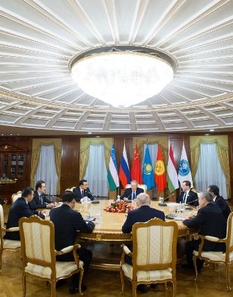 哈总统集体会见上合组织国家总理