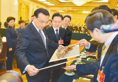 李克强参加四川代表团审议:关切西部抱团发展