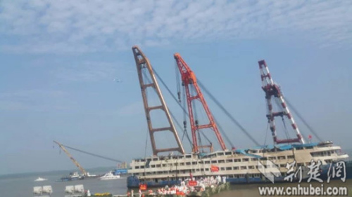 “东方之星”船舱搜救基本结束转入水面搜救