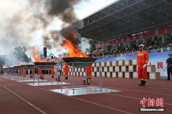 中国4月以来关停取缔832家涉毒网站缴获3.3吨毒品