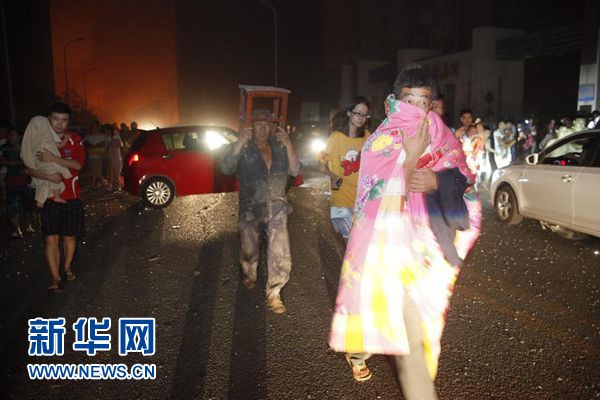 天津滨海新区发生爆炸事件火势仍未扑灭