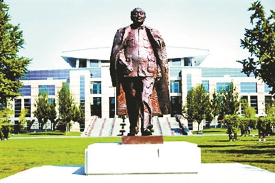 表示增设雕塑就是要增加红色实体元素 烘托党校姓党的政治定位   本