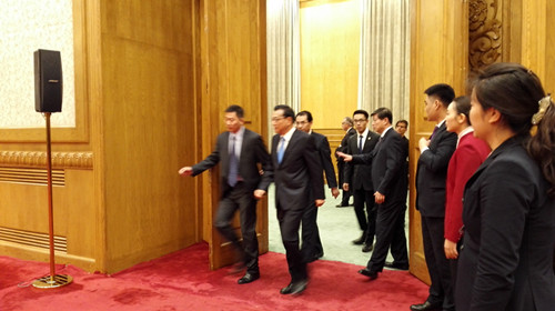 李克强与默克尔“老友”会面小范围会谈“超时”