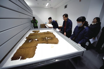 定陵3000件文物重返地下万历龙袍已碳化碎裂(图)